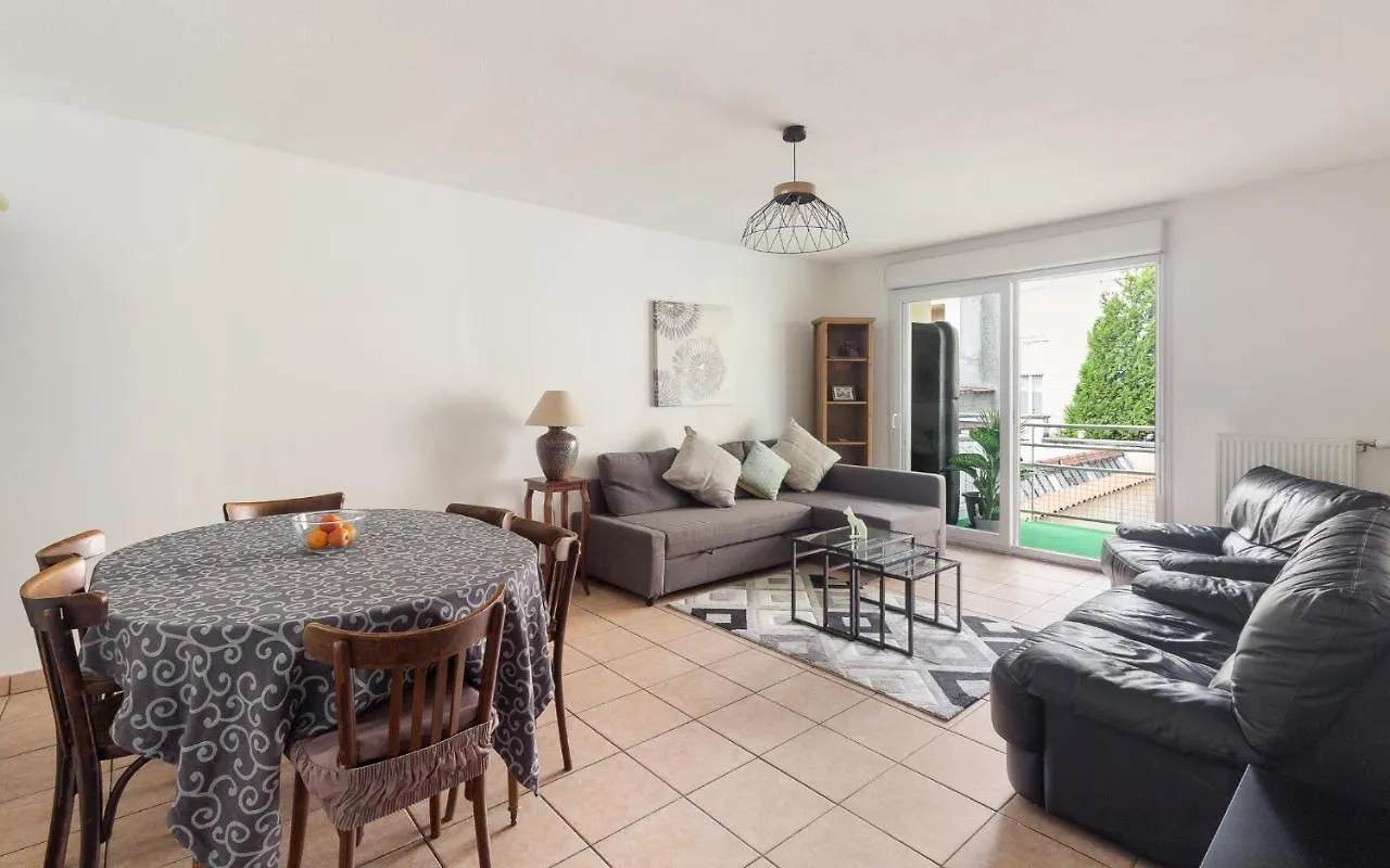 Nice Apartment With Parking Balcon Casa Lyon Villeurbanne France